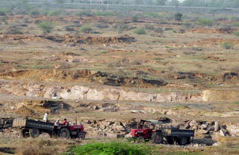 भामाशाहमंडी के पास वन भूमि पर अवैध खनन