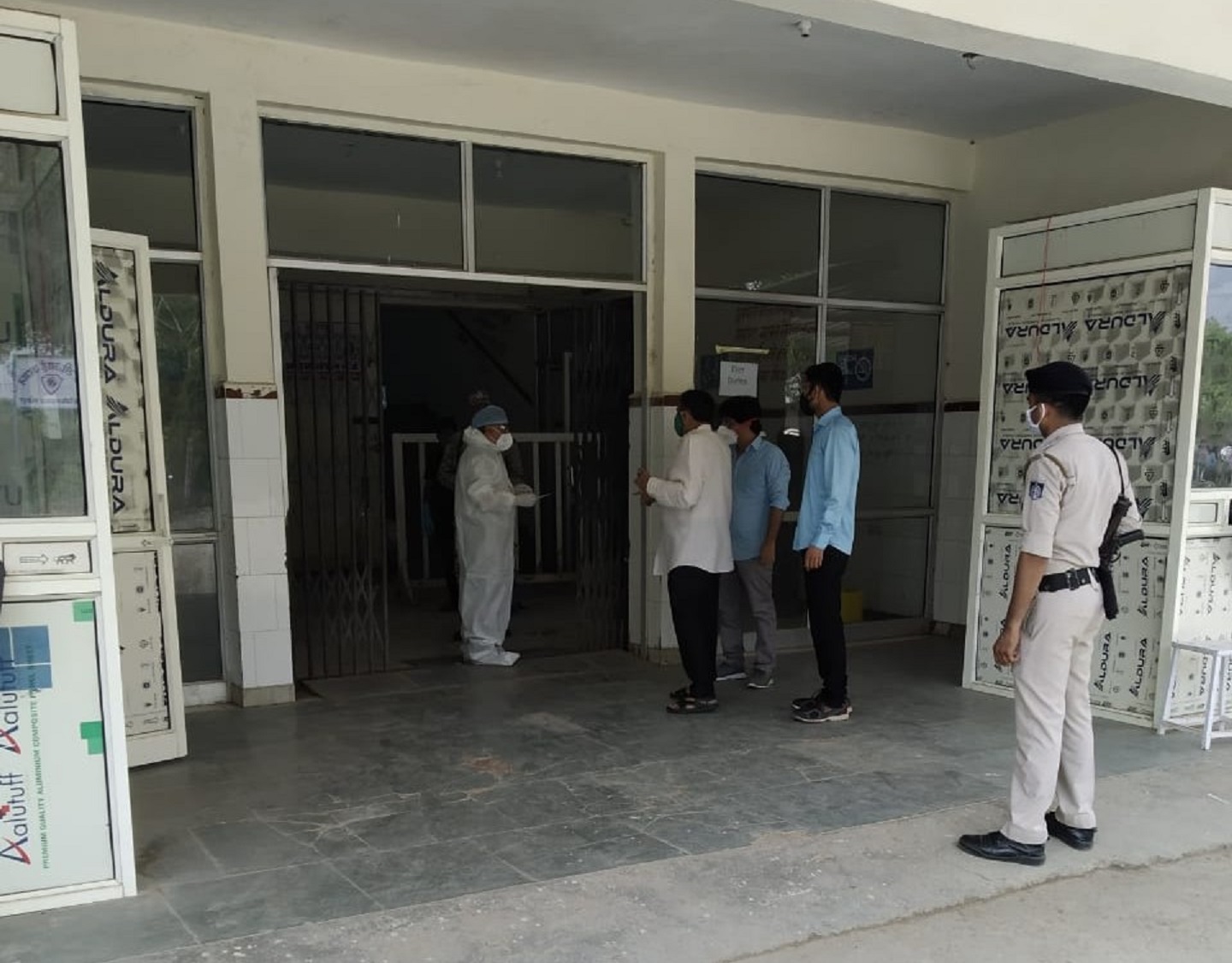 तहसील और नायब तहसील कार्यालय बंद, एसडीएम सहित दो दर्जन अधिकारी-कर्मचारी क्वॉरंटीन