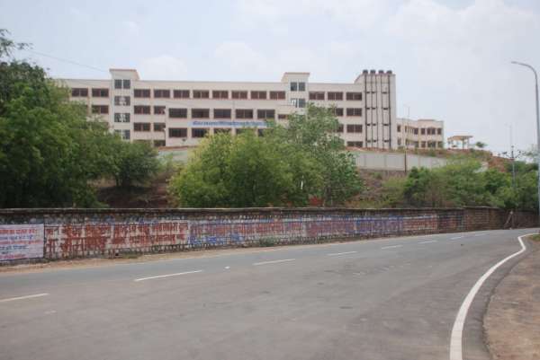 स्कूल रहेंगे बंद शिक्षकों को छुट्टी