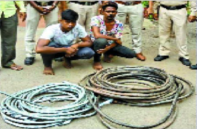 मालगाड़ी में छुपकर BSP के अंदर घुसकर चोरी करने वाला गिरोह चढ़ा पुलिस की हत्थे, कीमती तांबा बेचते थे कबाड़ी को