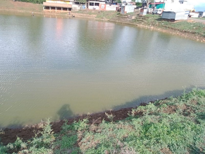 Big pond being lost in existence, people demanded beautification