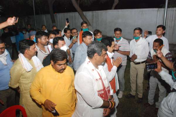 संक्रमण का खतरा टालना है बढ़ाना नहीं स्वास्थ्य मंत्री के साथ चल रहा था समर्थकों का काफिला