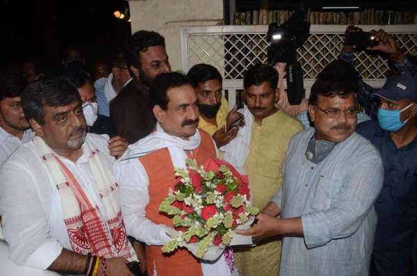 संक्रमण का खतरा टालना है बढ़ाना नहीं स्वास्थ्य मंत्री के साथ चल रहा था समर्थकों का काफिला