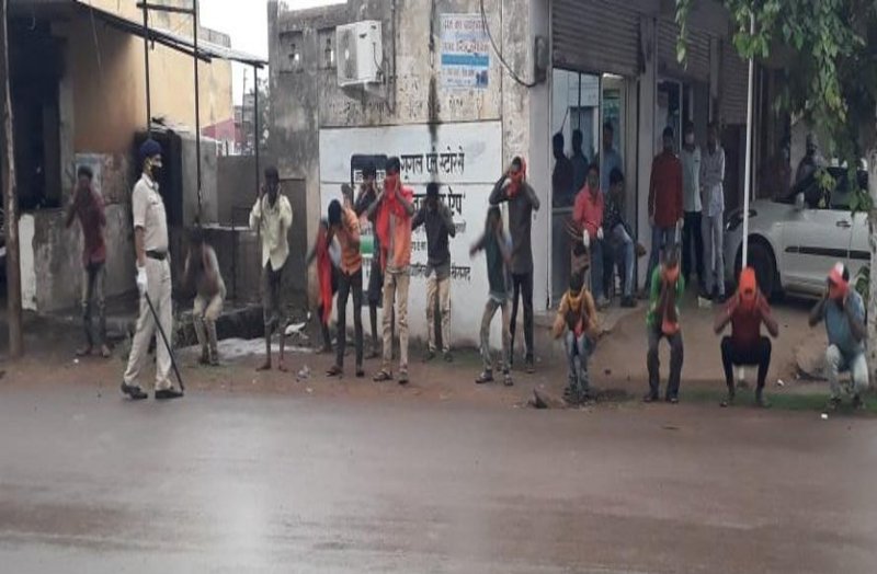 The administration organized a meeting for the people who roam in the streets meaningfully during the complete lockdown.