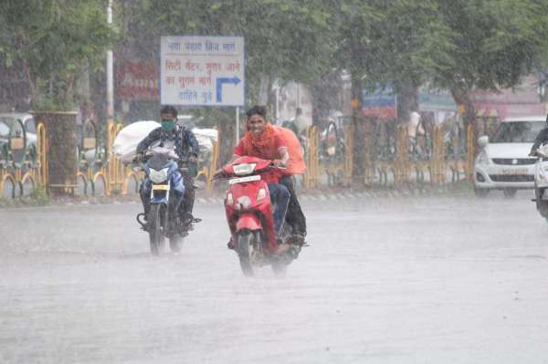 आज भी छाएंगे बादल, होगी बूंदाबांदी