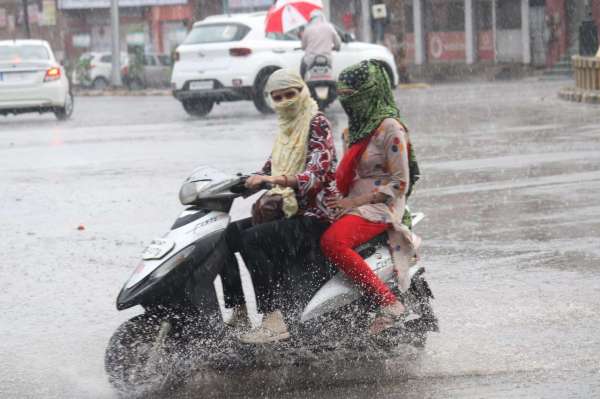 आज भी छाएंगे बादल, होगी बूंदाबांदी