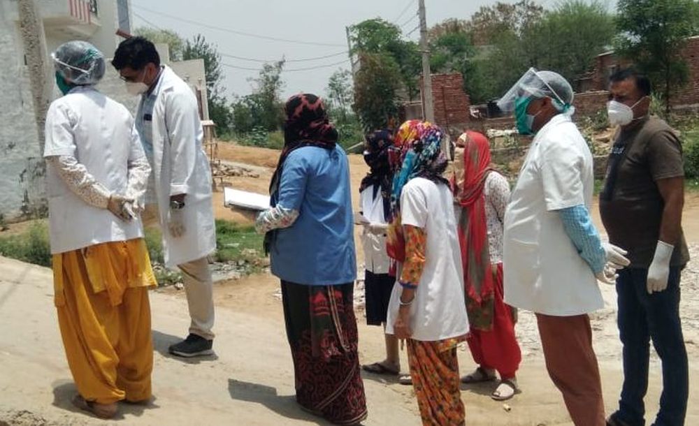 कोराना पॉजिटिव एएनएम ने कर दिया टीकाकरण, गांव में हड़कंप