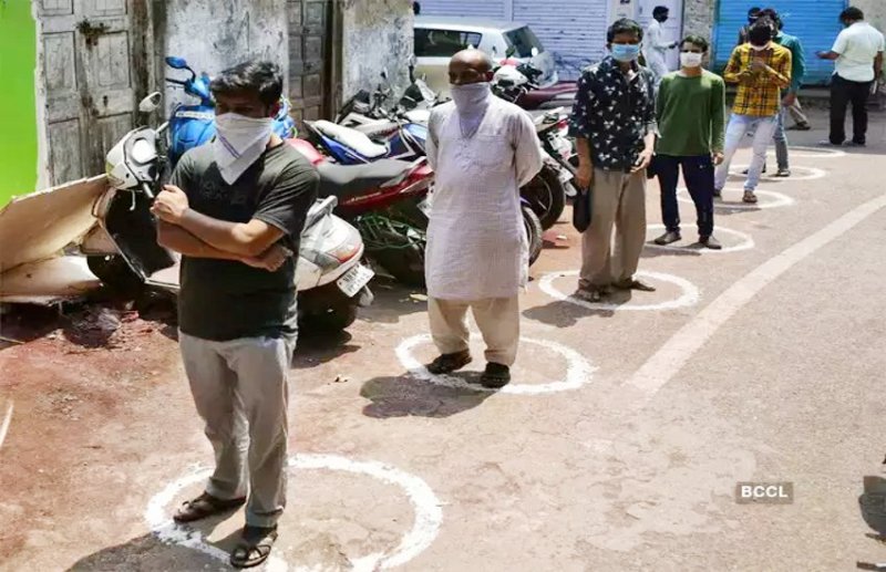 सोशल डिस्टेंसिंग का पालन नहीं करने पर 200 रु. जुर्माना