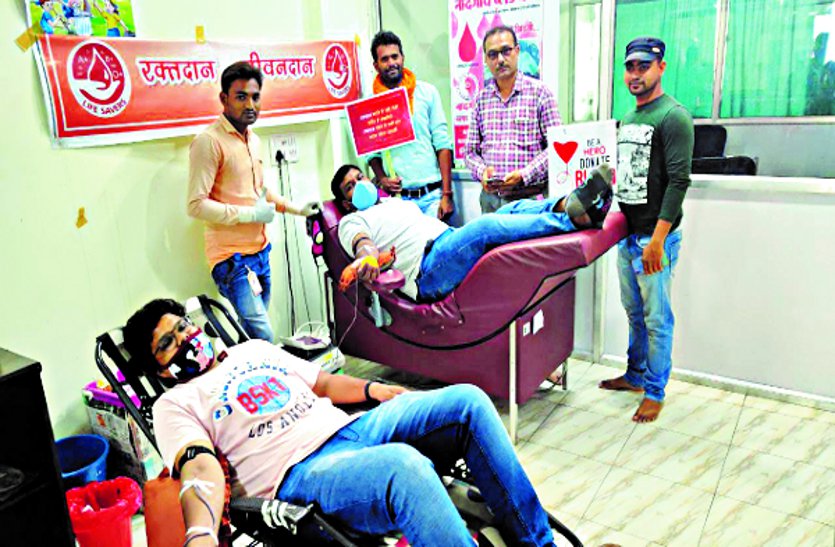 Hanuman devotees donated blood on the occasion of World Blood Donor Day, also appealed people to donate blood