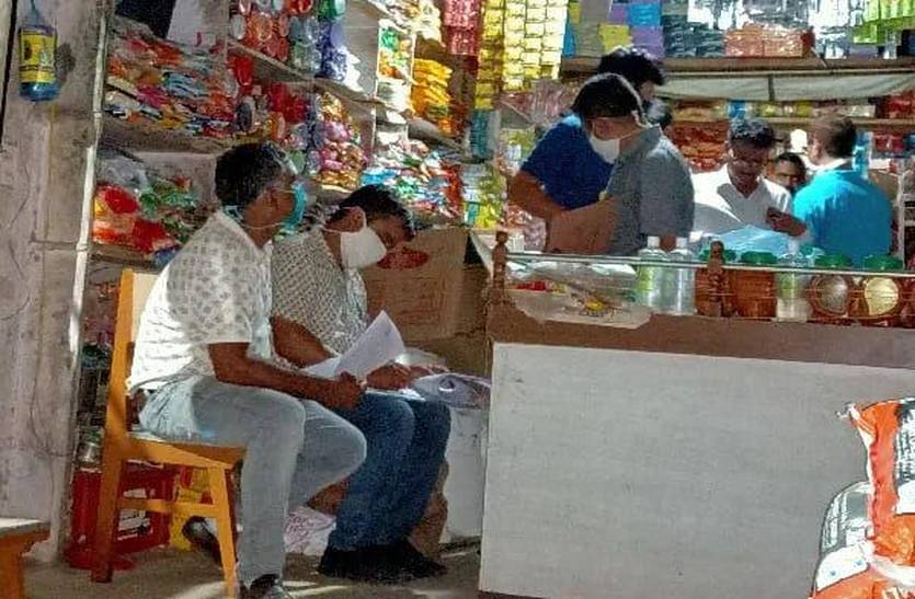 Two Wholesale traders of pan masala products Seized