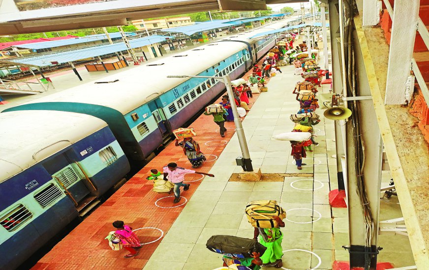 उत्तरप्रदेश से आई दो ट्रेनें, भाटापारा स्टेशन में उतरे 1326 मजदूर