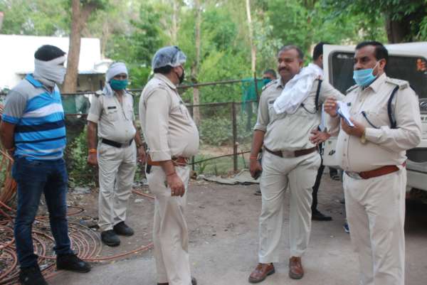 पूर्व विधायक के बंगले के सामने शूटर्स ने युवक पर किए थे फायर