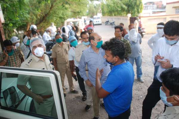 पूर्व विधायक के बंगले के सामने शूटर्स ने युवक पर किए थे फायर