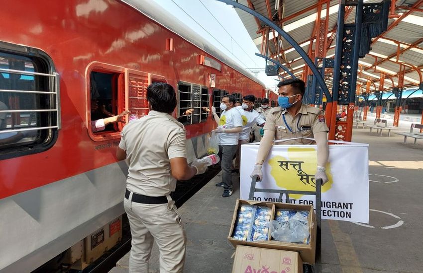 पलायन कर रहे मजदूरों की भूख मिटाने के लिए दो बहनों का सत्तू इनोवेशन