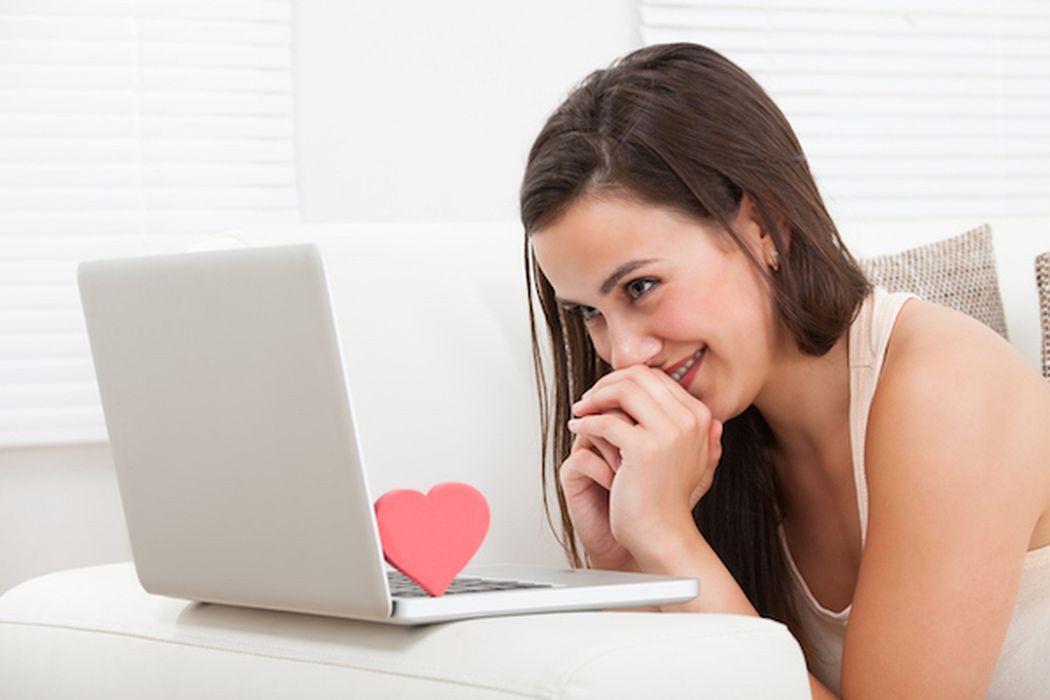 महिलाएं नहीं लेतीं ऑनलाइन डेटिंग में पहला कदम