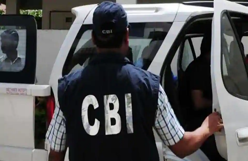 Delhi: फिल्मी स्टाइल में CBI अफसर बनकर करते थे लूट, पुलिस ने किया पर्दाफाश