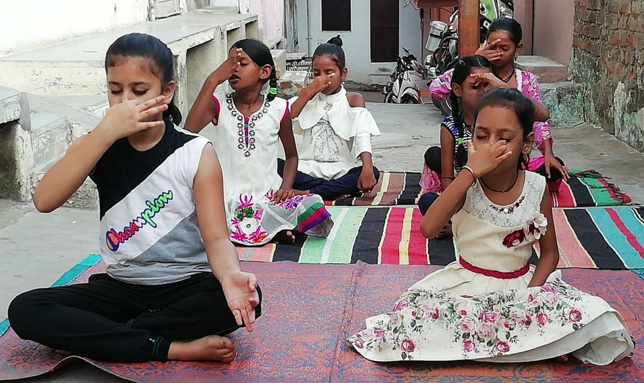 बांसवाड़ा : उत्साह और उमंग के साथ मनाया योग दिवस, बच्चों से लेकर बड़ों ने दिया निरोगी रहने का संदेश