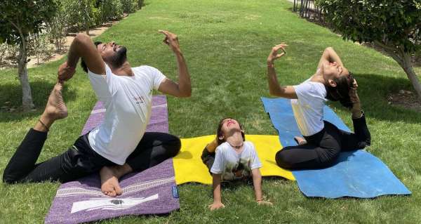 अंतरराष्ट्रीय योग दिवस पर परिवार के साथ किया योग, देखें तस्वीरें...