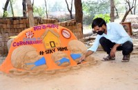 सुदर्शन को गुरु मान शुरू की रेत पर कलाकारी, अब तक 100 से ज्यादा कलाकृति बना चुके हेमचंद