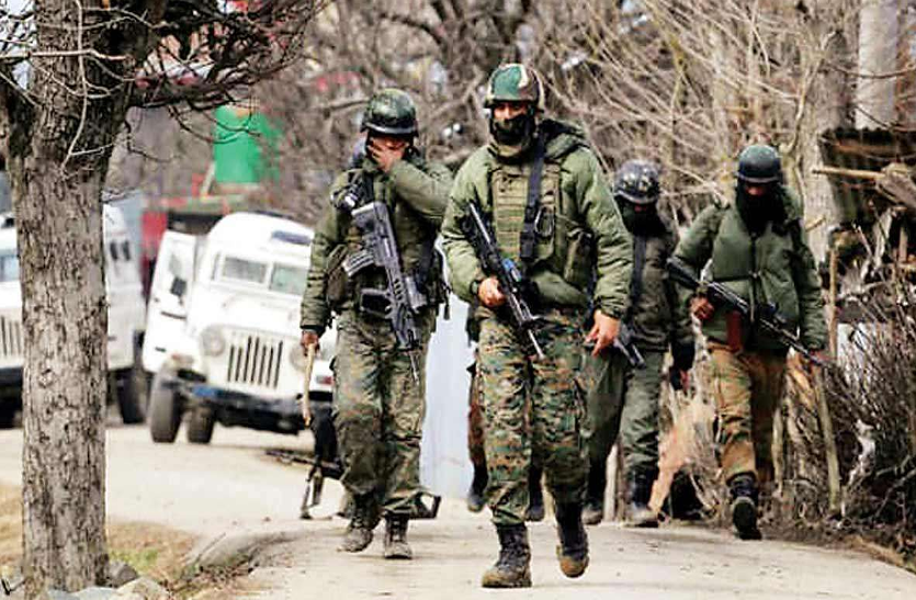 जम्मू-कश्मीर में कईं मोर्चों पर जंग लड़ रहे सुरक्षाबलों के जवान, हर दुश्मन को दी मात