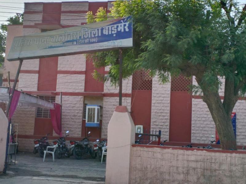 Lovers and girlfriends swing on the noose, if the lover is saved then