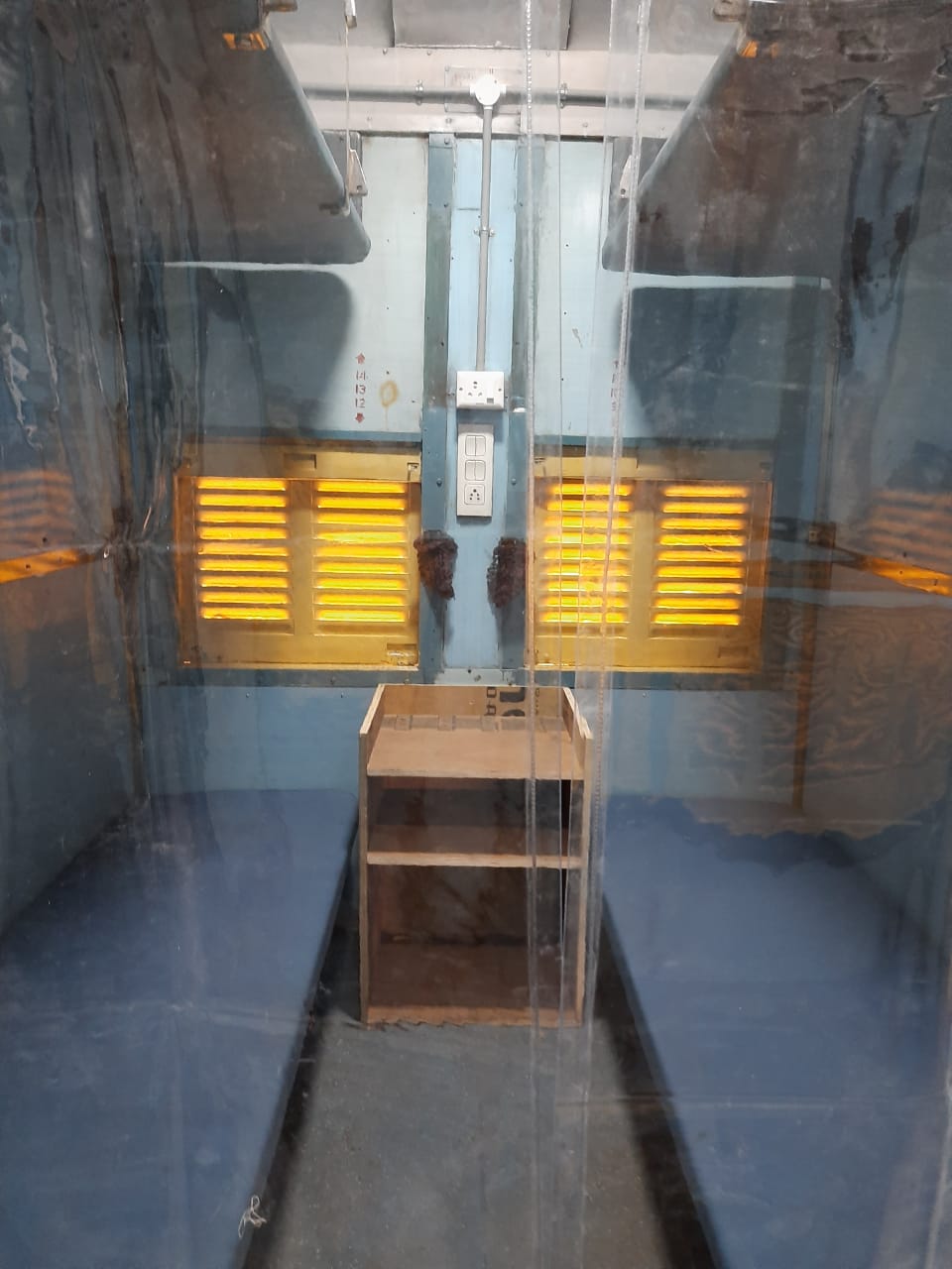 isolation coach--कोरोना को लिया गंभीरता से, रेलवे ने कैसै तैयार किए कोच
