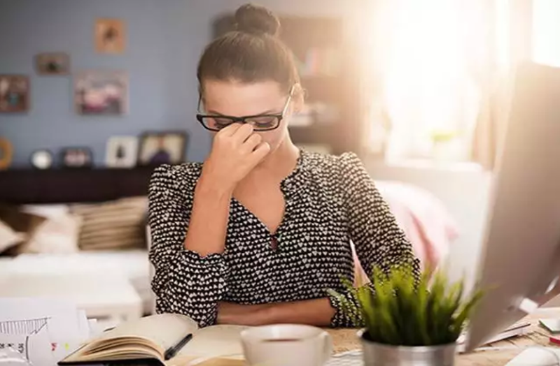 थकी आंखों को एेसे दें आराम, जानें ये खास बातें