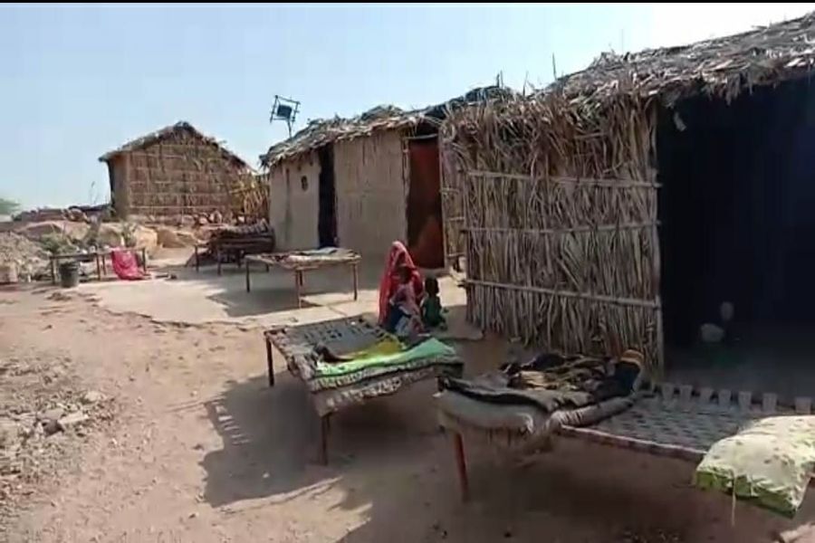 पाक विस्थापितों की स्थिति आसमां से टपके खजूर में अटके जैसी
