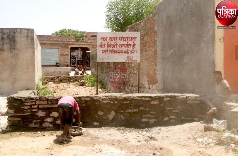 ‘नौनिहालों’ की जमीन पर अतिक्रमियों की तिरछी नजर