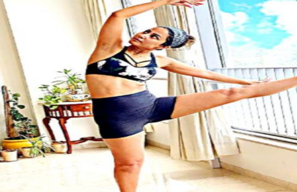 TV Actress Hina han in house pics