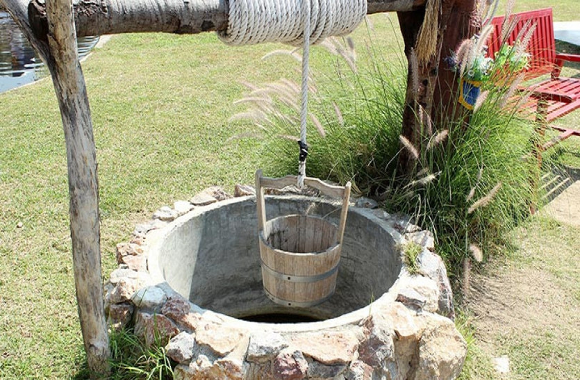 कुआं चोरी हो गया