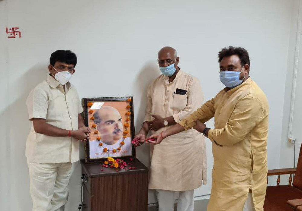 कपिल देव अग्रवाल ने डॉ० श्यामा प्रसाद मुखर्जी के बलिदान दिवस पर पुष्पांजलि अर्पित की