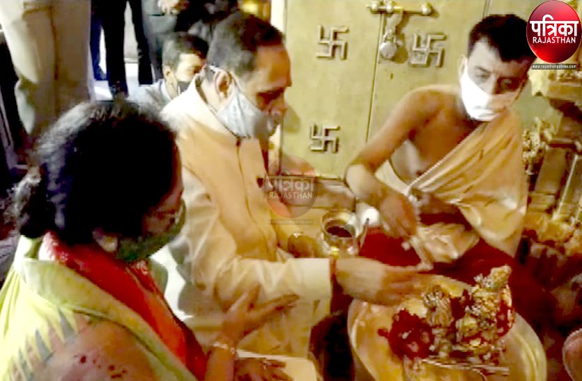 VIDEO : गुजरात के मुख्यमंत्री विजय रुपानी ने अंबाजी मंदिर में किए दर्शन