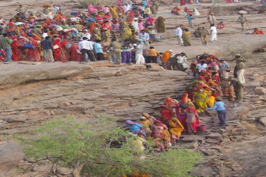 पुण्य कमाने की राह में रोड़ा बन सकता है कोरोना