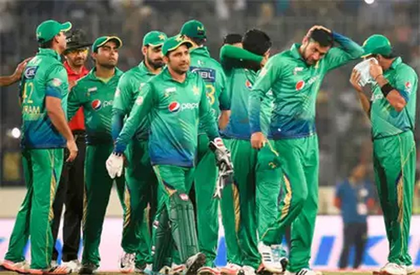 Pakistan team in crisis