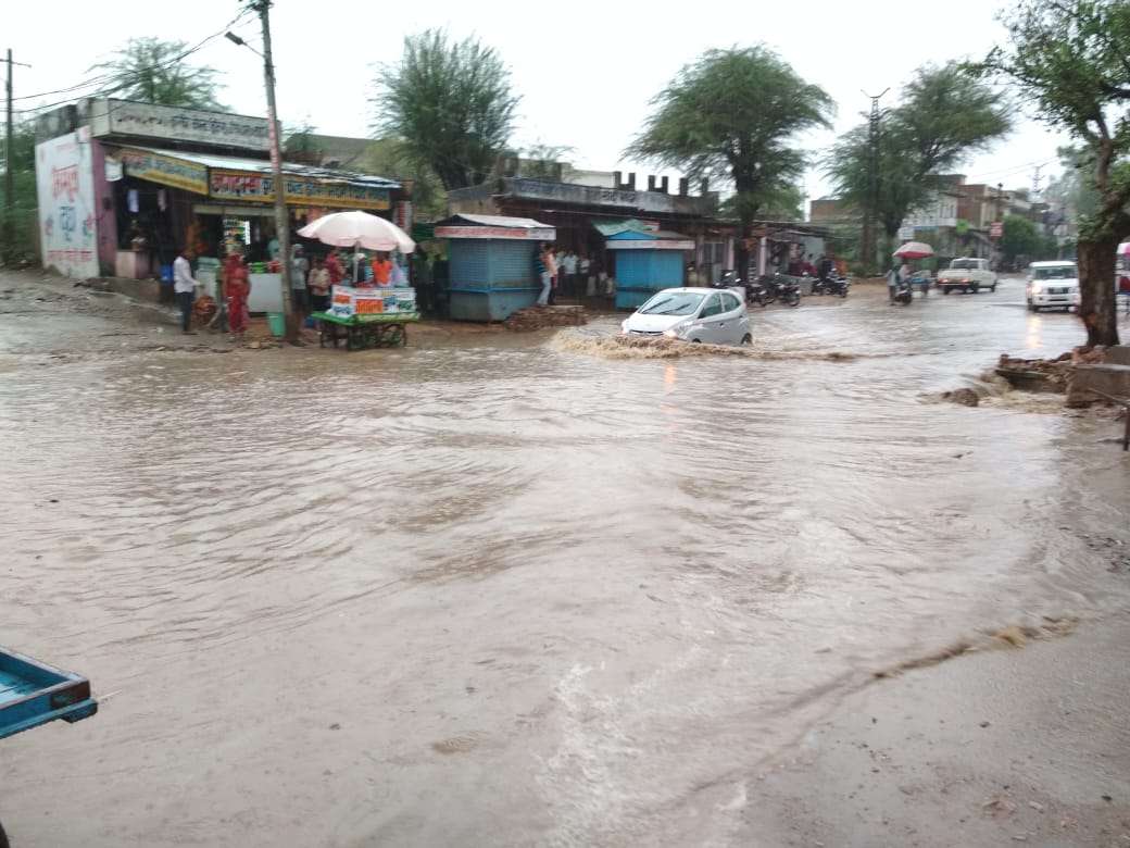 राजस्थान में मानसून की दस्तक : जयपुर जिले के कई हिस्से तरबतर…तस्वीरों में देखें
बारिश का नजारा