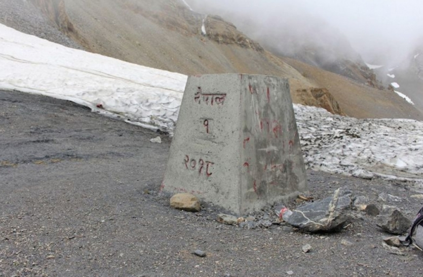 विवादित नक्शा लाने के बाद चुप नहीं है नेपाल, सीमा पर बना रहा सड़क और हेलीपैड