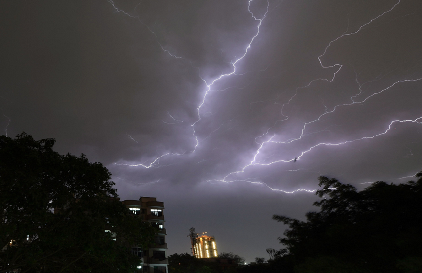Bihar में मौसम का कहर, भारी बारिश के बीच ​आकाशीय बिजली गिरने से 83 लोगों की मौत