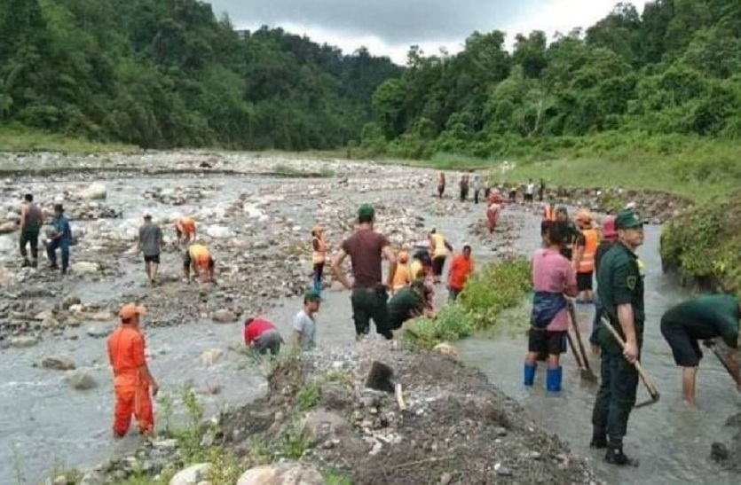 चीन व नेपाल के बाद अब भूटान भी दिखा रहा है आंखे, पानी रोका