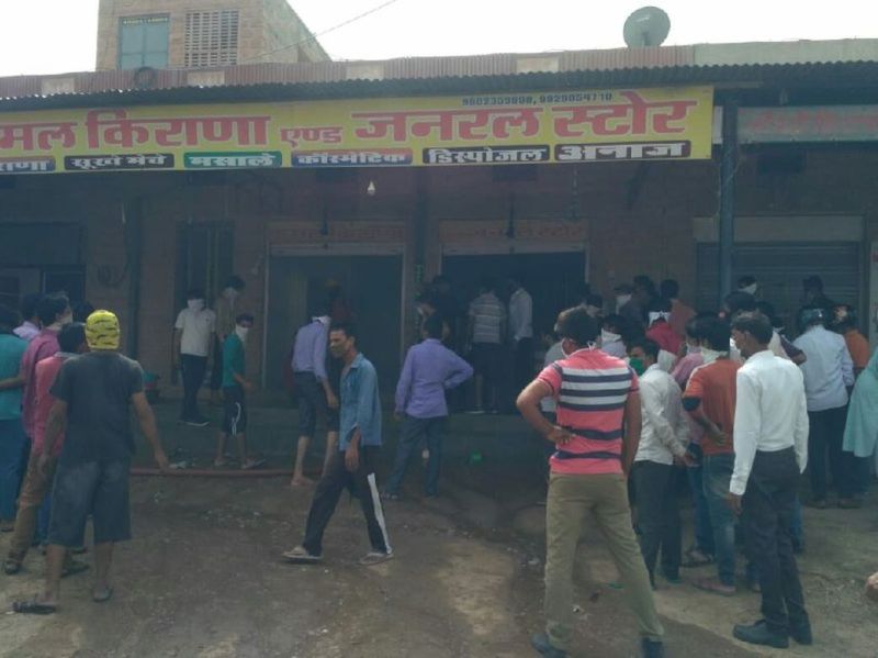 शॉर्ट सर्किट से किराणा दुकान में आग