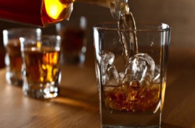 नशाखोरी में यूपी देश में नम्बर वन, शराब के शौकीनों की संख्या सुन मुसकुराए बिना नहीं रह सकेंगे