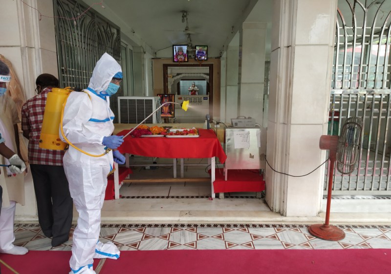 लखनऊ का प्राचीन हनुमान मंदिर हुआ अमरीकी तकनीक कोविप्रूफ,जाने इसके बारे में