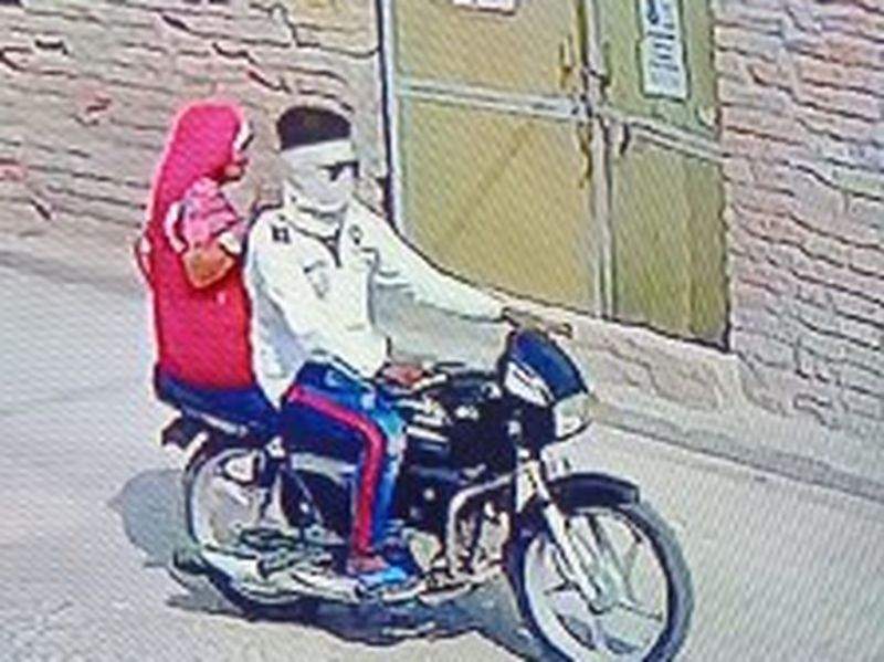 बेटे के घर जा रही महिला को छोडऩे के बहाने गले की चेन छीन ले भागा