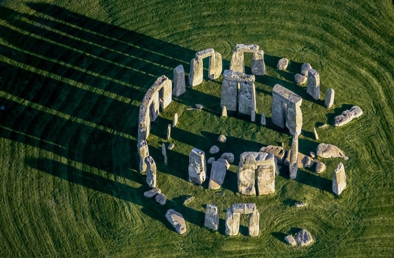 STONEHENGE MYSTRY : रहस्यों से भरे ‘स्टोनहेंज’ के पास मिले हजारों वर्ष पुरानी सभ्यता के अवशेष