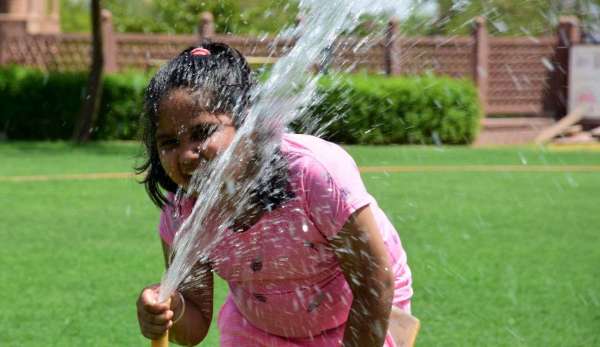 गर्मी से राहत पाने का जतन, देखें तस्वीरें...