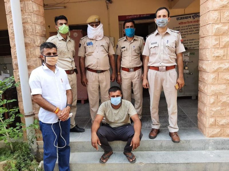 मकान से 75 किलो डोडा पोस्त जब्त