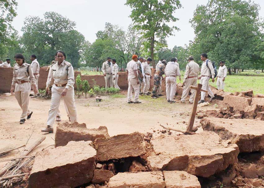 Singrauli forest department removed encroachment