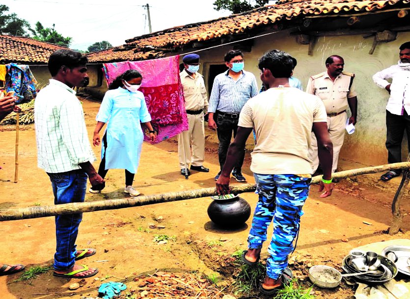 प्रशासन ने मैनपाट के गांवों में शुरु किया हडिय़ा तोड़ अभियान, एसडीएम ने 24 घरों में छापा मारकर की कार्रवाई