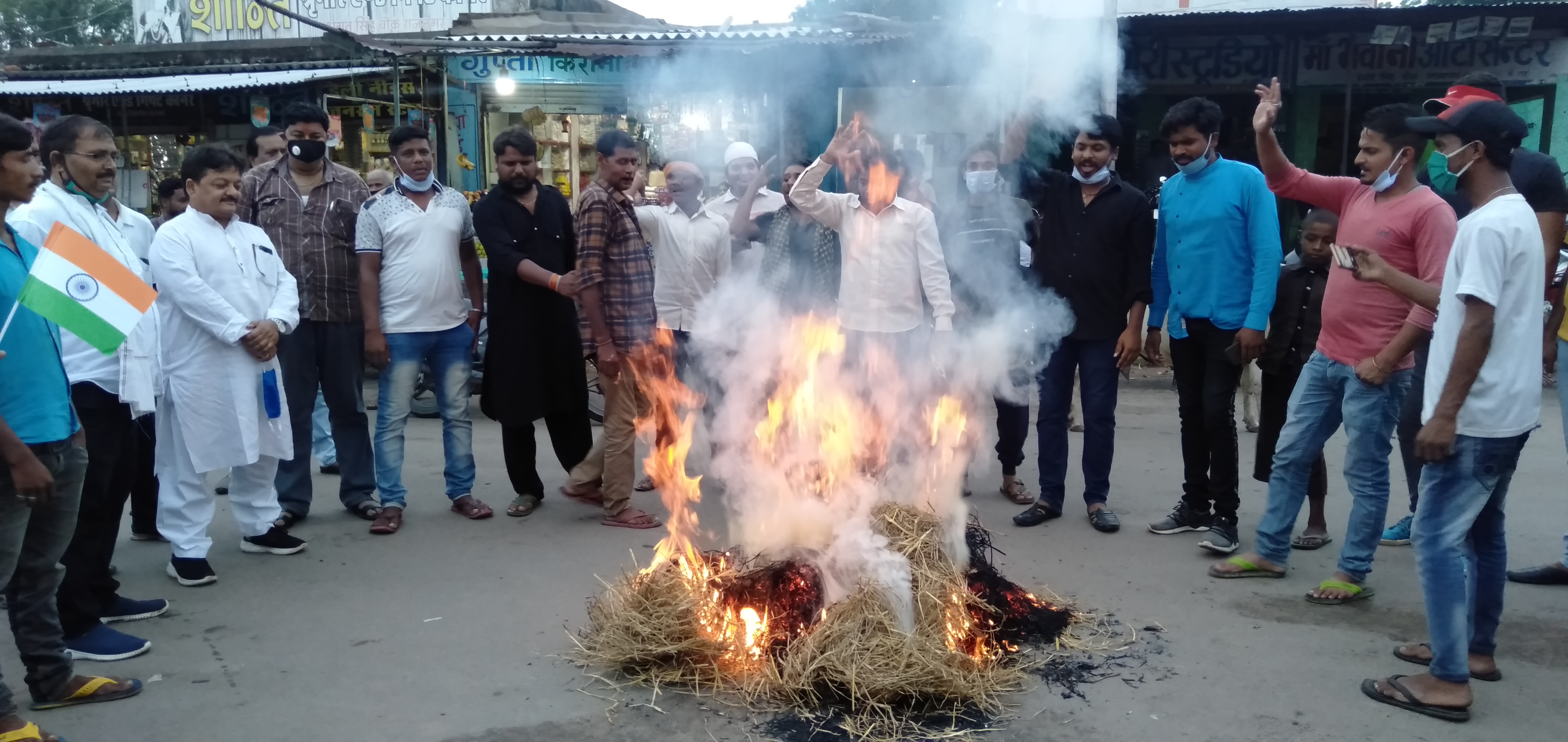 मंडला गोलीकांड और सरकार गिराने के विरोध में कांग्रेस ने मनाया काला दिवस