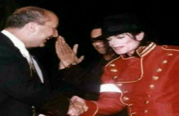 Anupam kher share pic with michael jackson and tell its story